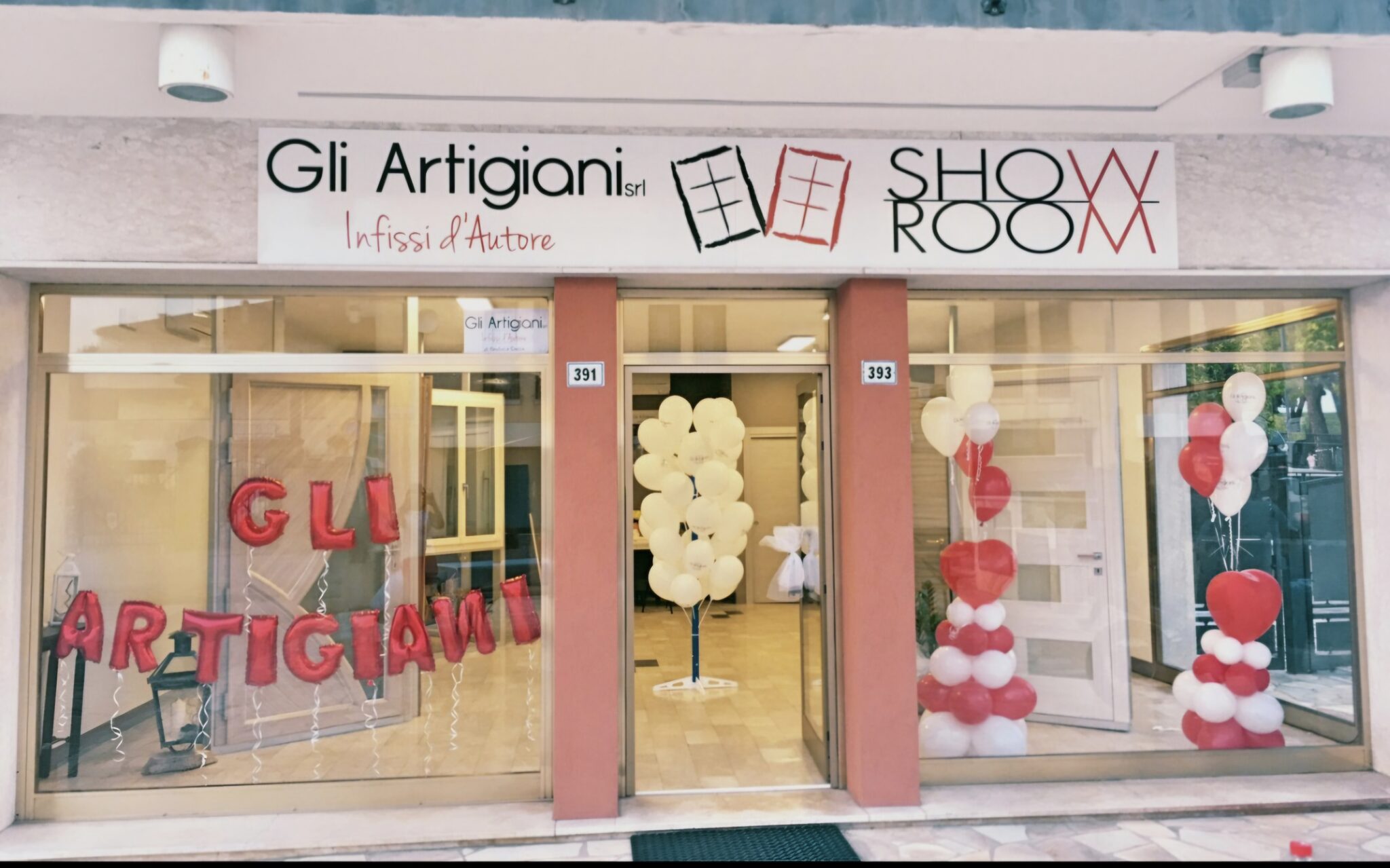 Lo showroom Gli Artigiani in Via Giacomo Matteotti a Porto Tolle